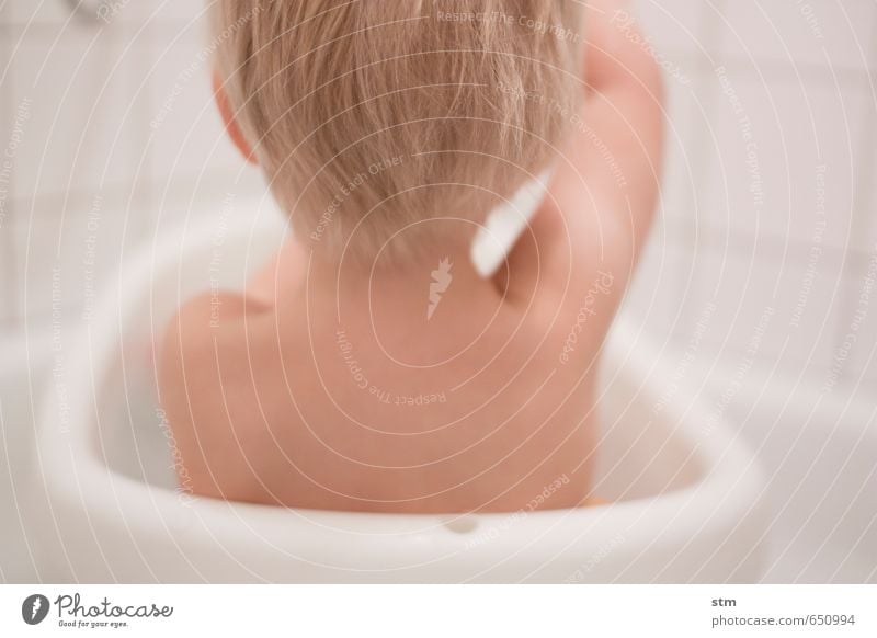 Child playing in the bathtub Personal hygiene Leisure and hobbies Playing Living or residing Flat (apartment) Bathroom Human being Masculine Toddler Boy (child)