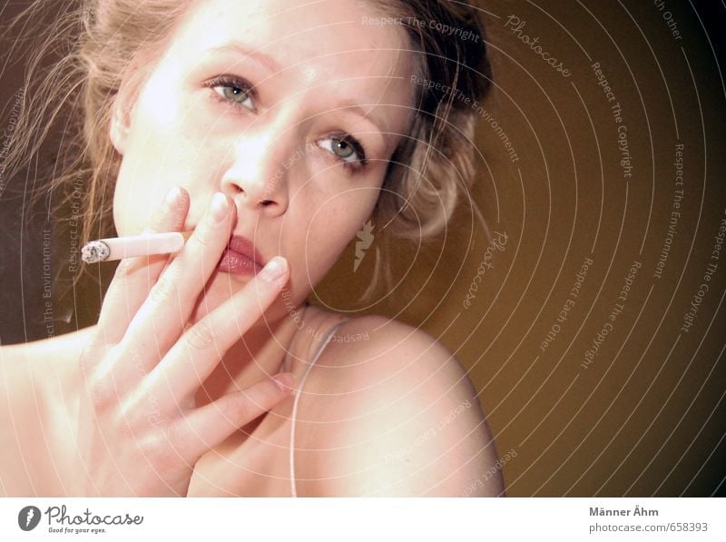 smoky Smoking Feminine Young woman Youth (Young adults) Woman Adults Skin Head Hair and hairstyles Face Fingers 1 Human being 18 - 30 years Wait Esthetic