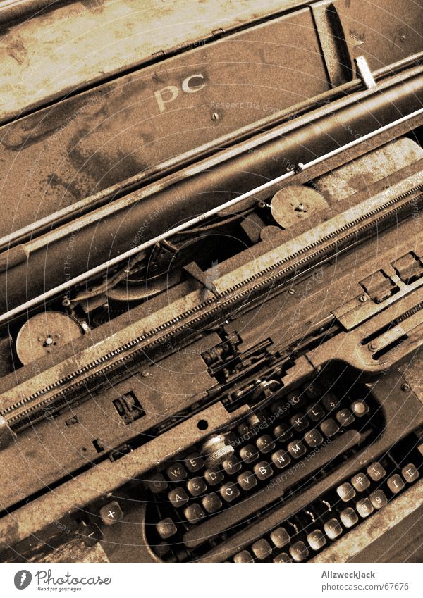 Multitaster deluxe Typewriter Ancient Rust Shabby Letters (alphabet) Discovery Mercedes dusted Untidy unloved Touch many keys Latin alphabet writing rage typo