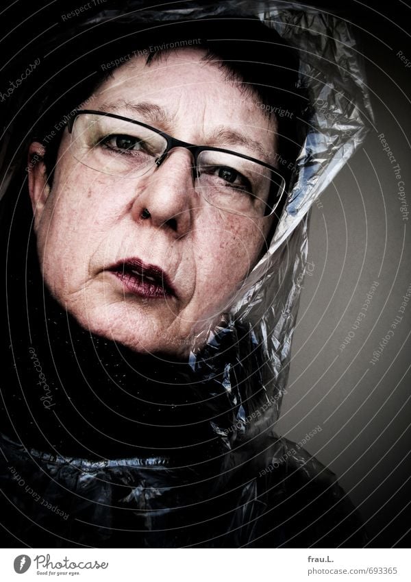 rain cape Feminine Female senior Woman Face 1 Human being 60 years and older Senior citizen Old Hideous Uniqueness Self-confident Aggravation Grouchy Eyeglasses
