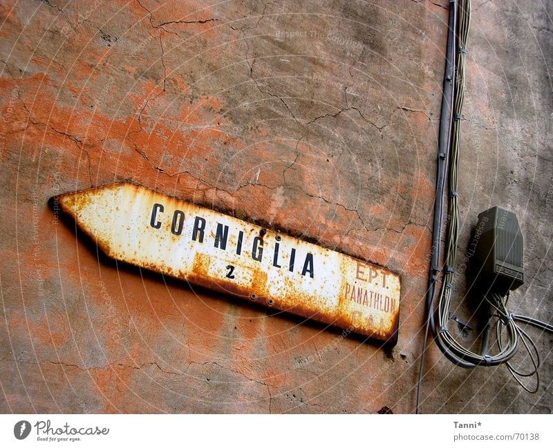 corniglia Street sign Alley Weathered Italy Wall (building) Wall (barrier) Direction Plaster Red Yellow Typography Signs and labeling Lanes & trails Rust Old