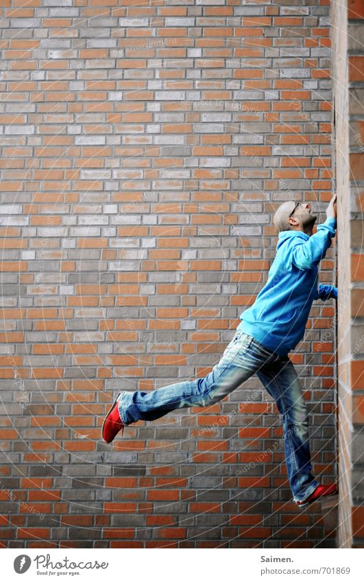 urban climbing 2.0 Human being Masculine Man Adults Body 1 18 - 30 years Youth (Young adults) Wall (barrier) Wall (building) Facade Power Brave Determination