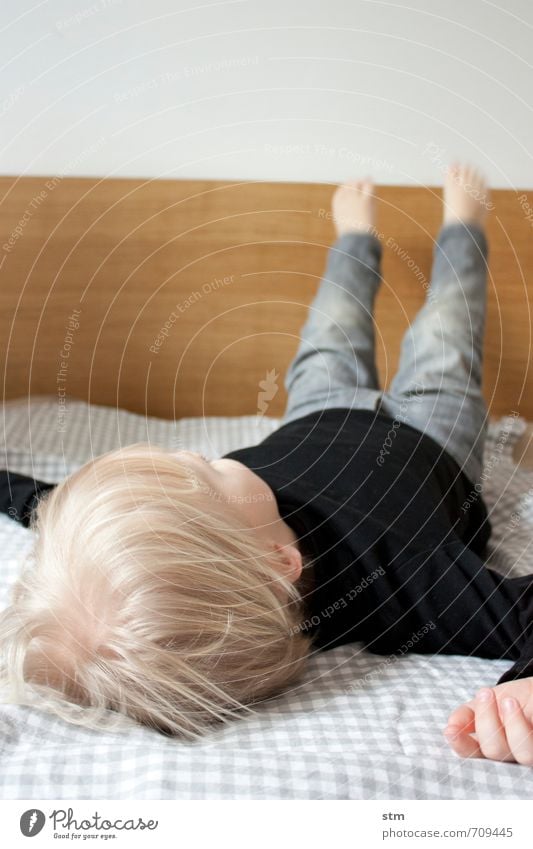 Toddler chilling in bed Well-being Contentment Relaxation Calm Leisure and hobbies Living or residing Flat (apartment) Bed Bedroom Human being Masculine Child