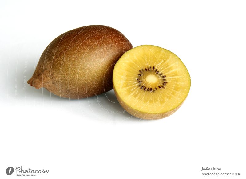 Zespri II Kiwifruit Tropical fruits Fruit flesh shell Kernels & Pits & Stones Part Sliced halved Round Food photograph Organic produce Ingredients Nutrition