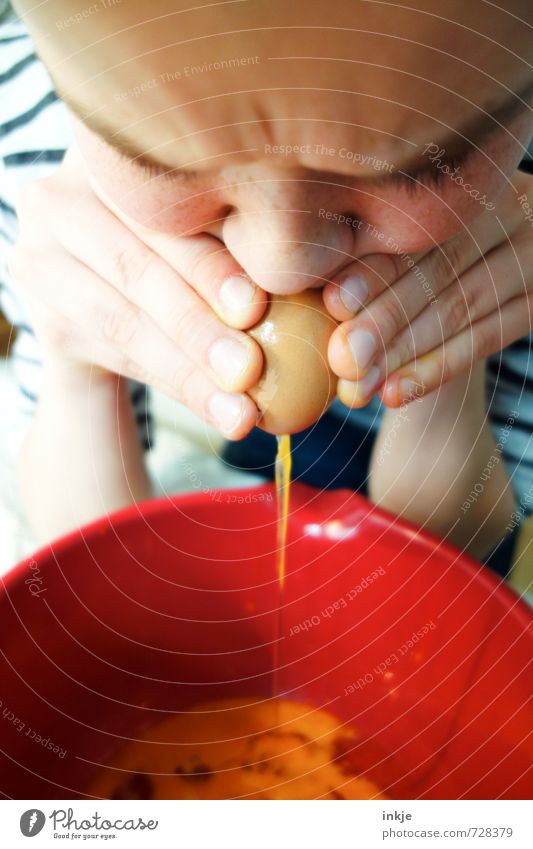 Child blows out egg Yolk Egg dishes Hen's egg Leisure and hobbies Playing Handicraft Easter Boy (child) Infancy Youth (Young adults) Life Face 1 Human being
