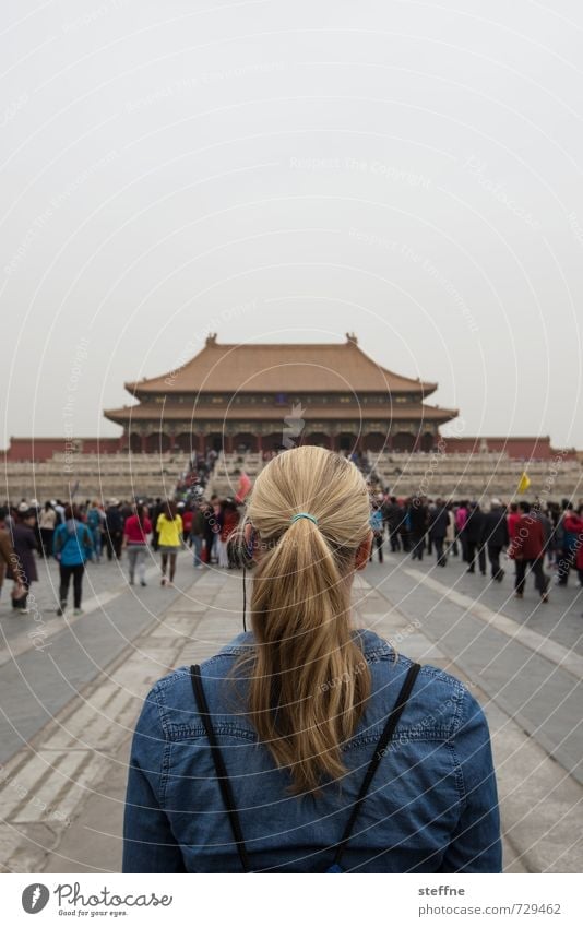 ... like an alien in Beijing ... Feminine Hair and hairstyles 1 Human being 18 - 30 years Youth (Young adults) Adults China Blonde Ponytail Forbidden city