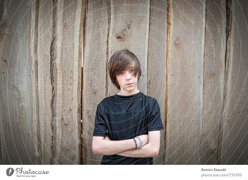 Portrait in front of a wooden wall Human being Masculine Youth (Young adults) 1 8 - 13 years Child Infancy Wall (barrier) Wall (building) Wooden wall