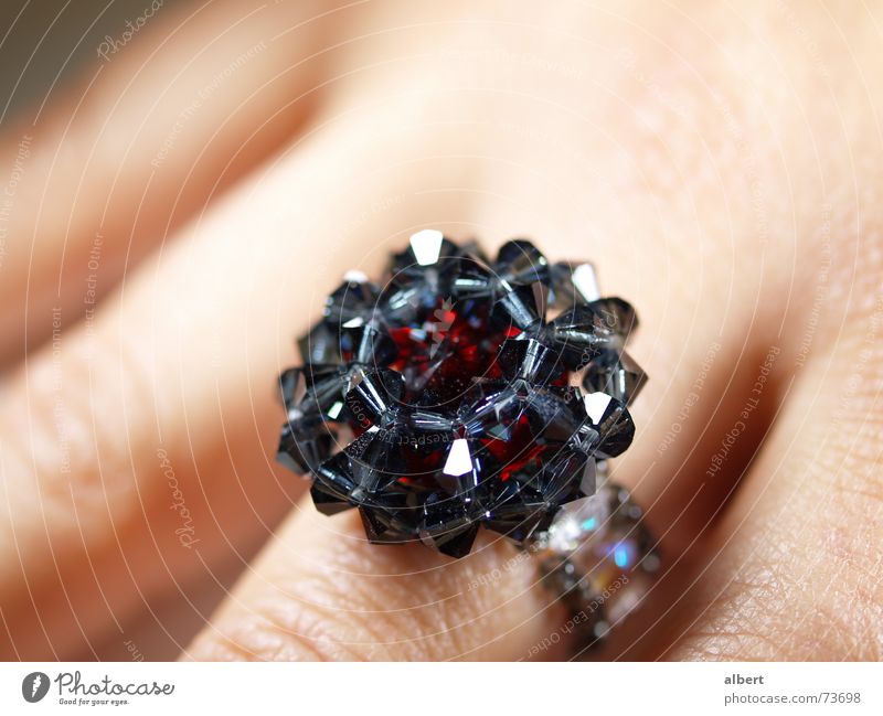 ring Hand Diamond Jewelry maker Jewellery Red Black Glittering Circle Macro (Extreme close-up) swarovski pearls Crystal structure