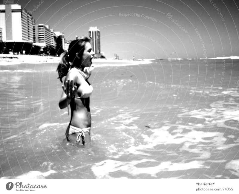 pinching does not apply Long-haired Cold Wet Waves High-rise Flat (apartment) Miami Beach Towel Vacation & Travel Bikini Ponytail Scream Scare Freeze Water Sand