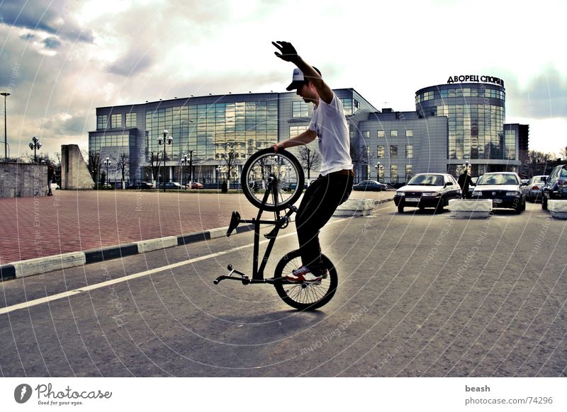 bmxzone.ru man #1 BMX bike flatland building Bicycle noon outdoor shooting town