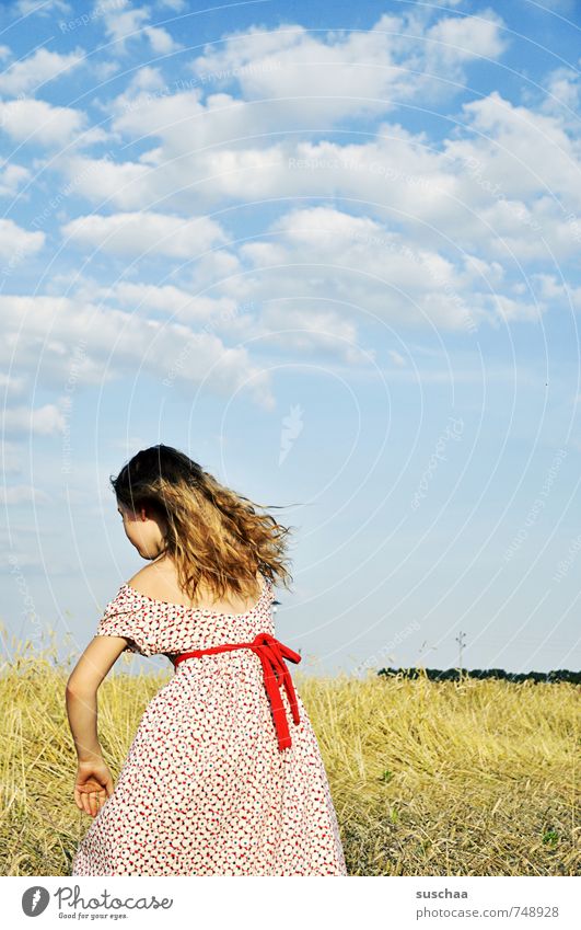LOAD TOTAL Feminine Girl young girl Youth (Young adults) Young woman Child Infancy Head Hair and hairstyles 8 - 13 years Environment Nature Landscape Sky Clouds