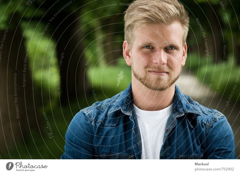 looking straight ahead... Human being Masculine Young man Youth (Young adults) 1 18 - 30 years Adults Clothing Blonde Short-haired Facial hair Designer stubble