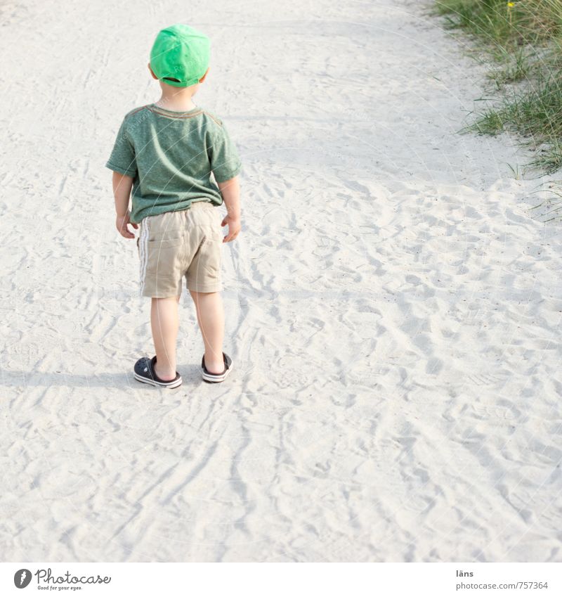 mama Beach Child Human being Boy (child) Infancy 1 1 - 3 years Toddler Nature Landscape Sand Observe Stand Curiosity Sadness Loneliness Fear Horror Distress