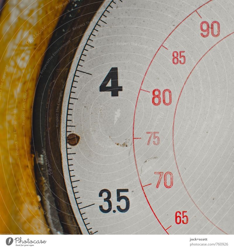 3.5-4, 65-90 (litres) Scale Data display Metal Digits and numbers Line Semicircle Authentic Retro Design Nostalgia Precision Past Illustration Liter