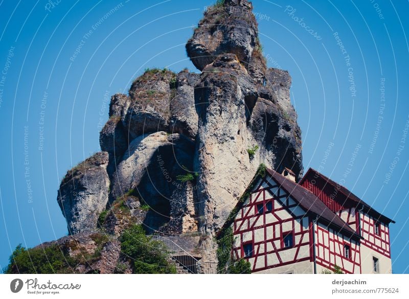 Beautiful living, blue sky and half-timbered houses on the rock in Tüchersfeld - Püttlachtal Leisure and hobbies Trip Hiking Dream house Nature Summer