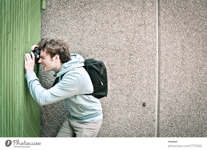 photographer Human being Masculine Young man Youth (Young adults) Man Adults 1 Observe Photographer Take a photo Fence Spy Informer Industrial espionage