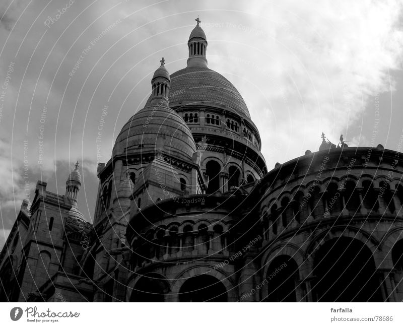 La coeur du Paris Dramatic Safety (feeling of) Clouds Building Architecture France Religion and faith