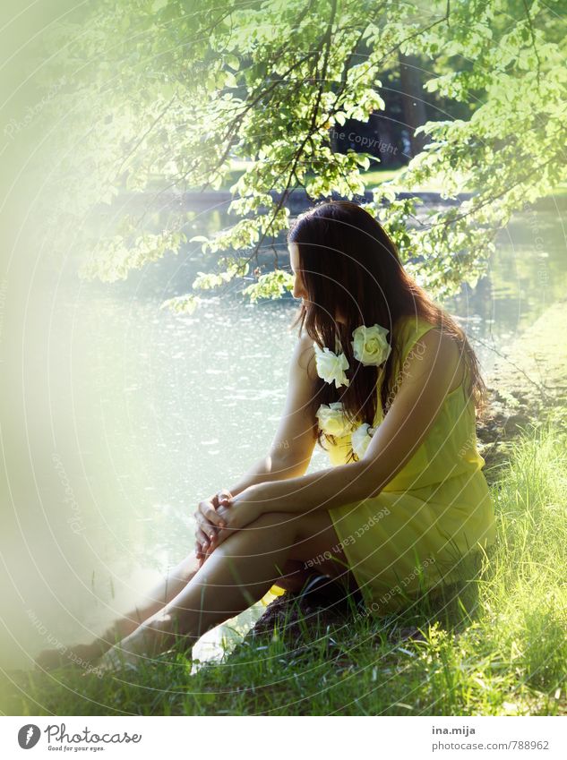 young dark haired woman sits in nature Human being Feminine Young woman Youth (Young adults) Woman Adults 1 13 - 18 years Child 18 - 30 years Environment Nature