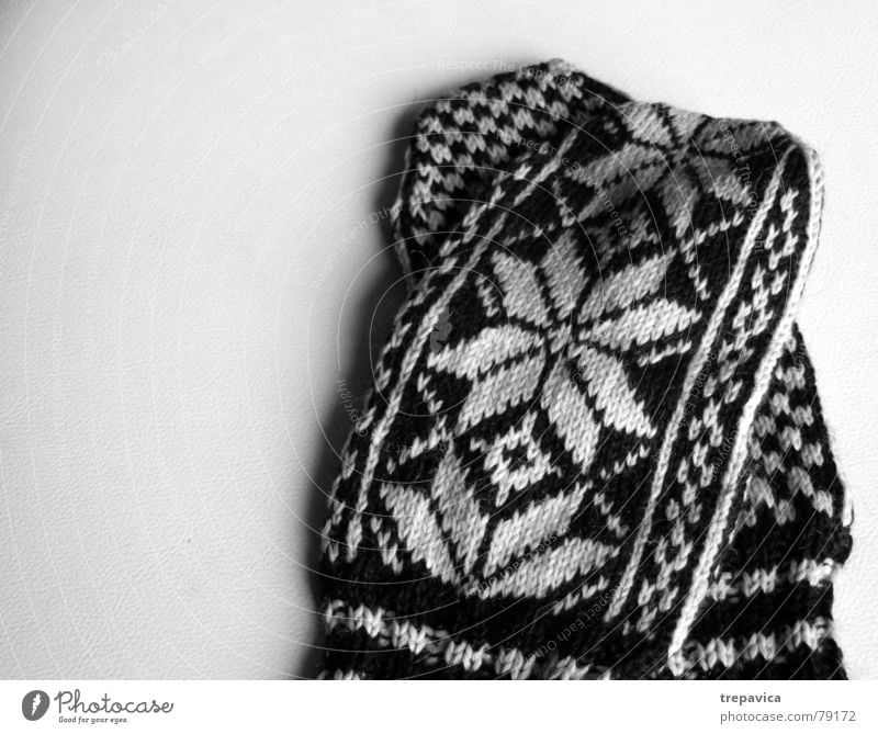 gloves Hand Knit Background picture Snowflake Cold Clothing Wool Winter Physics Pattern Star (Symbol) Warmth Black & white photo garment accessories Contrast