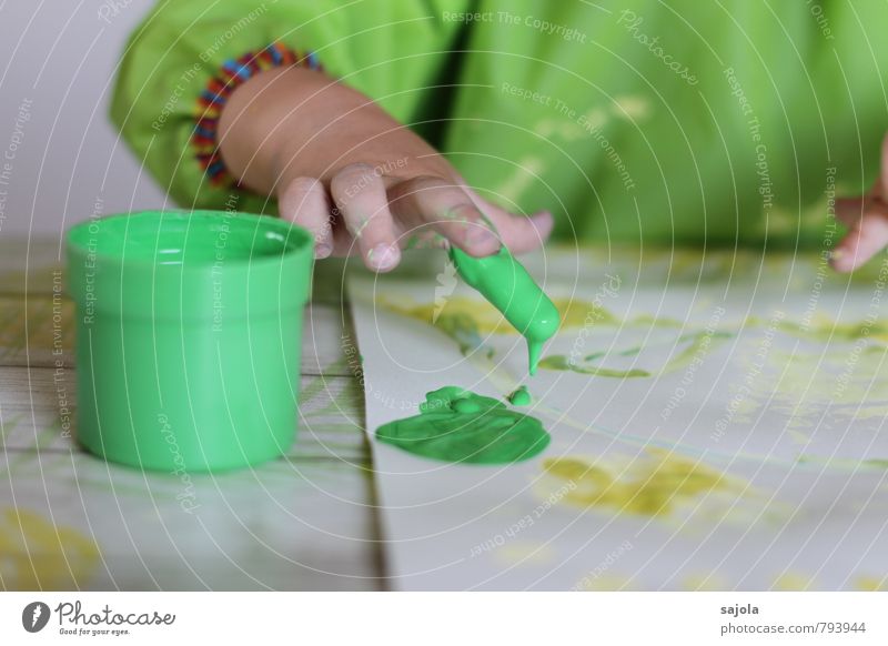 spilling - green finger Human being Androgynous Child Toddler Hand Fingers 1 1 - 3 years Art Artist Painter Esthetic Green Joy Colour Concentrate Creativity