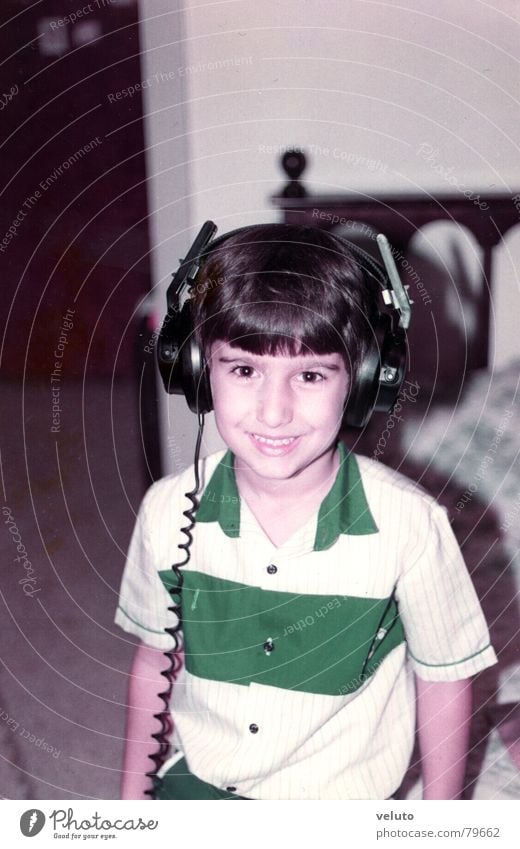little boy with headphones Music Grinning Headphones Listening Joy boys-and-girls bimbo earphones escuchar niño Boy (child) Laughter sonrisa the smile bambino