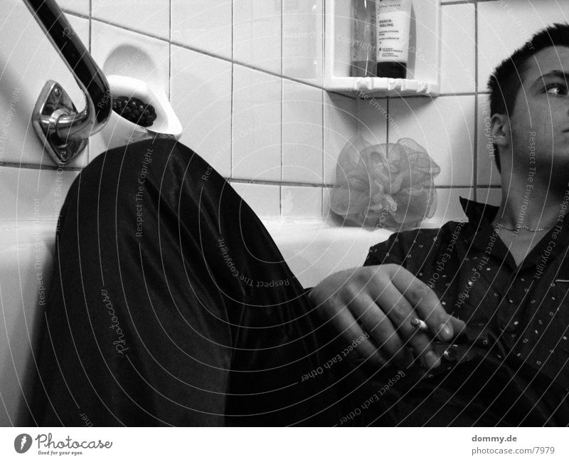dry bath Man Bathroom Pyjama Cigarette Thomas Black & white photo kaz
