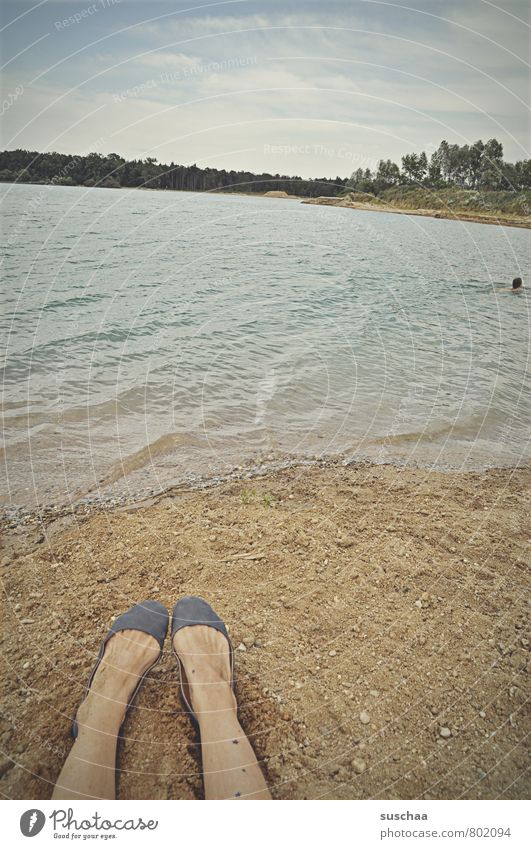 spectators Human being Feminine Skin Legs Feet 2 Environment Nature Landscape Sand Air Water Sky Horizon Summer Beautiful weather Lakeside Beach