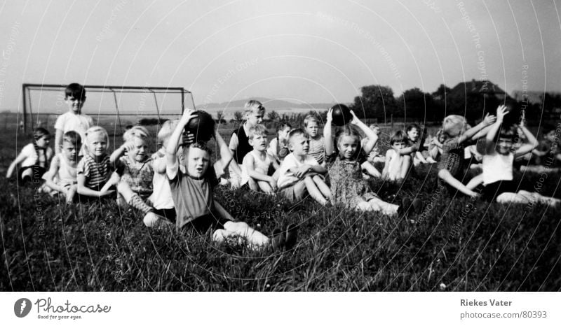 gym lesson Sports team Ball sports Child Girl Sporting grounds Village Gymnastics Sporting event Lessons Grass Meadow Soccer Goal The fifties Group Fitness