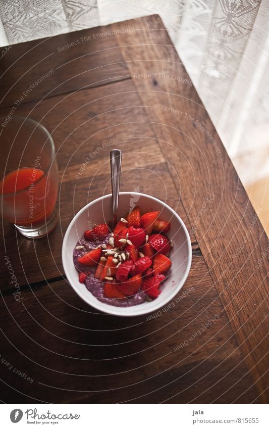 müsli Food Fruit Grain Strawberry Cereal Nutrition Breakfast Organic produce Vegetarian diet Beverage Cold drink Juice Bowl Glass Spoon Healthy Eating Fresh