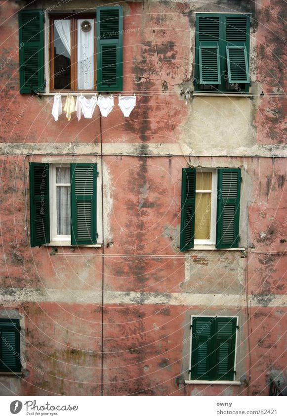 Italian granny :) Italy Window Shutter Underpants Clothesline Brick Wall (barrier) Wall (building) Drape Green Red Still Life House (Residential Structure) Calm