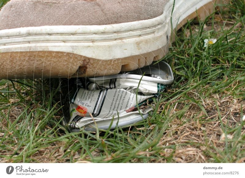 Can deposit ? Deposit Tin Deposit on cans Footwear Broken Destruction Costs Lawn Nature