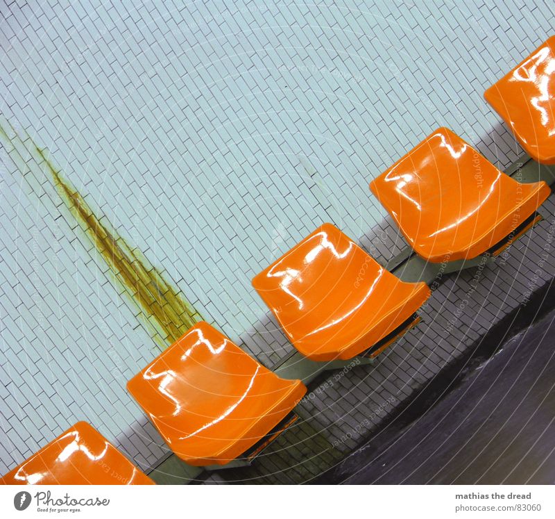 brake track 2 Shelter Seating Bench Material Wall (building) Background picture Tile Dirty Loneliness Empty Deserted Sit down Artificial light Paris Platform