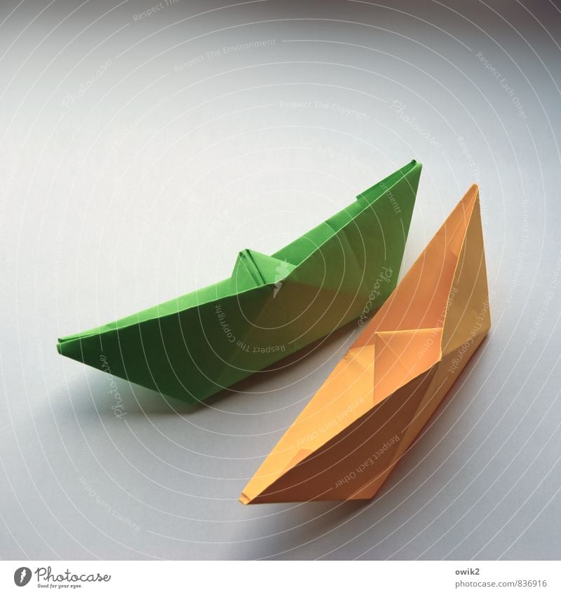 regatta Work of art Paper Collapsible boat Paper boat Transport Means of transport Navigation Sharp-edged Simple Near Maritime Yellow Green Speed Speed rush