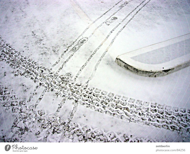 snow Auxiliary heating Footprint Snow layer Snowflake Winter maintenance program Grit Road salt Parking lot Transport Landing Strip Parking area Split Snow melt