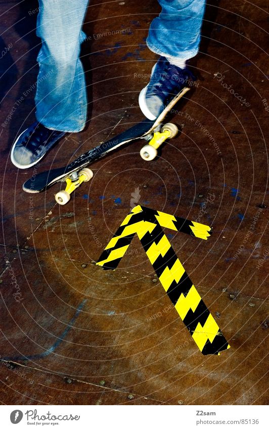 arrow - ollie 4c II Halfpipe Striped Pattern Wood Sports Skateboarding Style Easygoing Yellow Trick Stick Direction Compass point Footwear Jump Hop Action