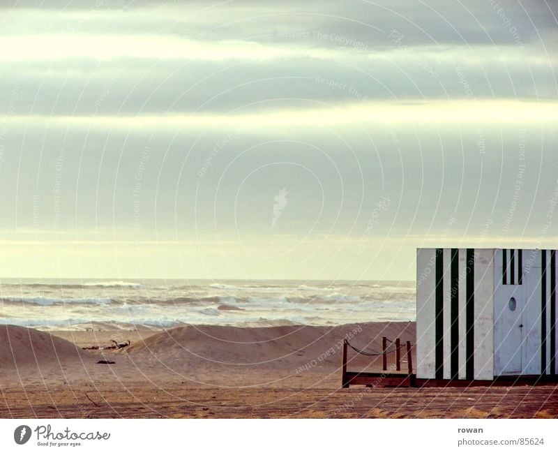 beach box Lake Ocean Waves Striped Extract Sunset Loneliness Evening Afternoon Crate Calm Clouds Remote Light heartedness Recklessness Bathing place Stationary