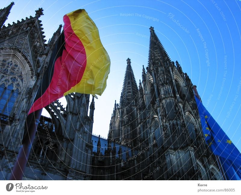 outlast times Worm's-eye view Summer Sun Wind Dome Landmark Flag Historic Society Religion and faith Politics and state Gothic period Cologne Cathedral