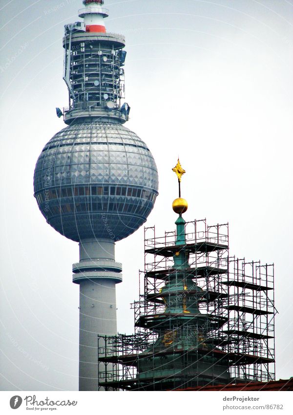 Building on, building on East Alexanderplatz Transmitting station Work and employment March Red Reticular Construction Gold Berlin House of worship