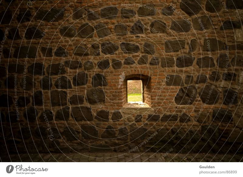 Window to the courtyard Hiding place Frontier fortifications Wall (barrier) Brick Fortress Captured Hollow Escape agent Summer vacation time Jail sentence