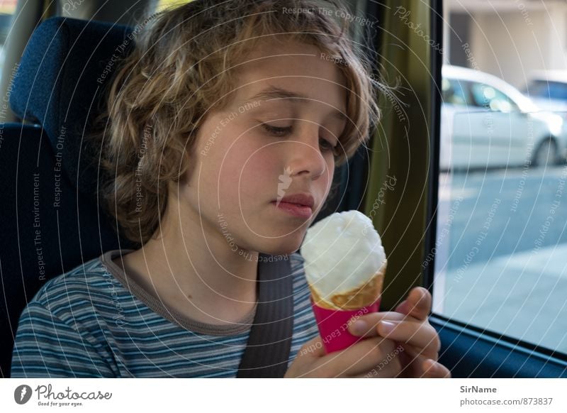 282 [Eating ice cream in car] Food Ice cream Candy Lifestyle Boy (child) Infancy 1 Human being 8 - 13 years Child Town Motoring Car T-shirt Curl Touch