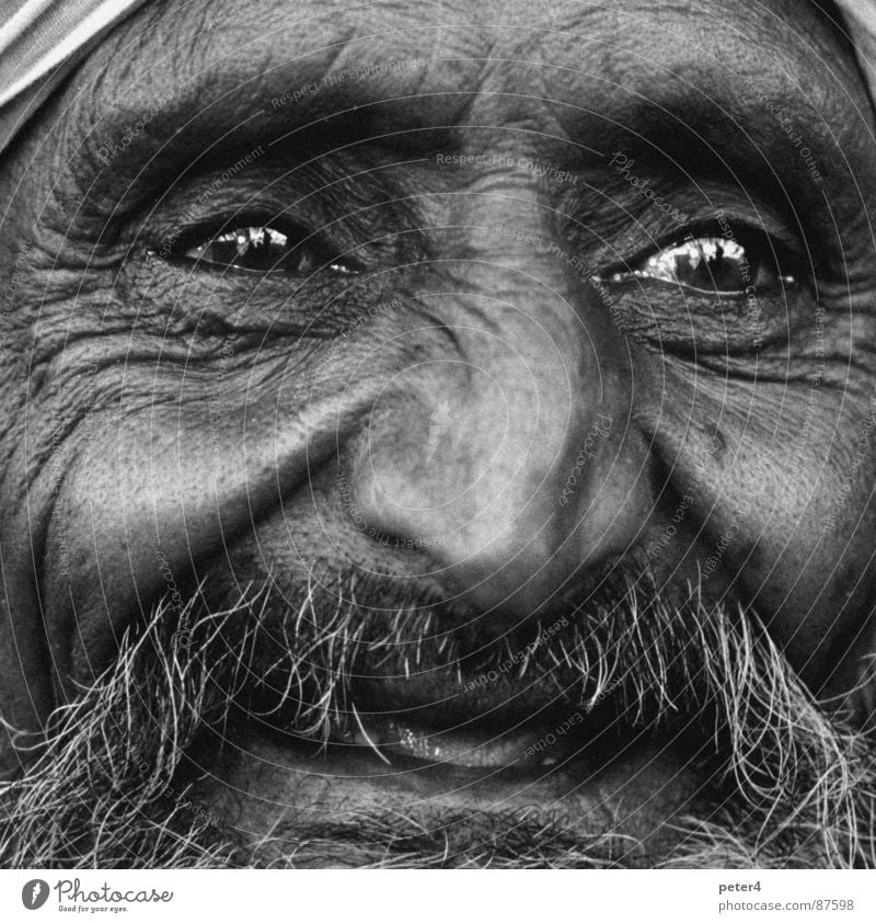 Moments 4 Foreign Refugee Homeless Human being Eyes Laughter Black & white photo Snapshot