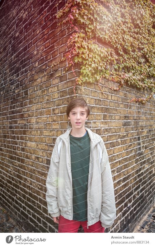 Portrait - Wall - Corner - Ivy Lifestyle Human being Masculine Young man Youth (Young adults) 1 8 - 13 years Child Infancy Plant Autumn Kreuzberg Town