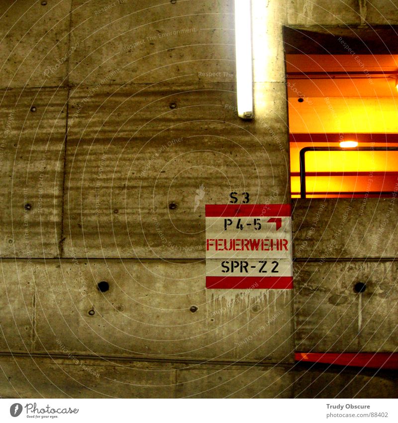 s3_P4-5_SPR-Z 2 Parking garage Parking lot Burn Concrete Concrete wall Wall (building) Vista Hold Light Lamp Signage Tunnel Signs and labeling Signal Blaze