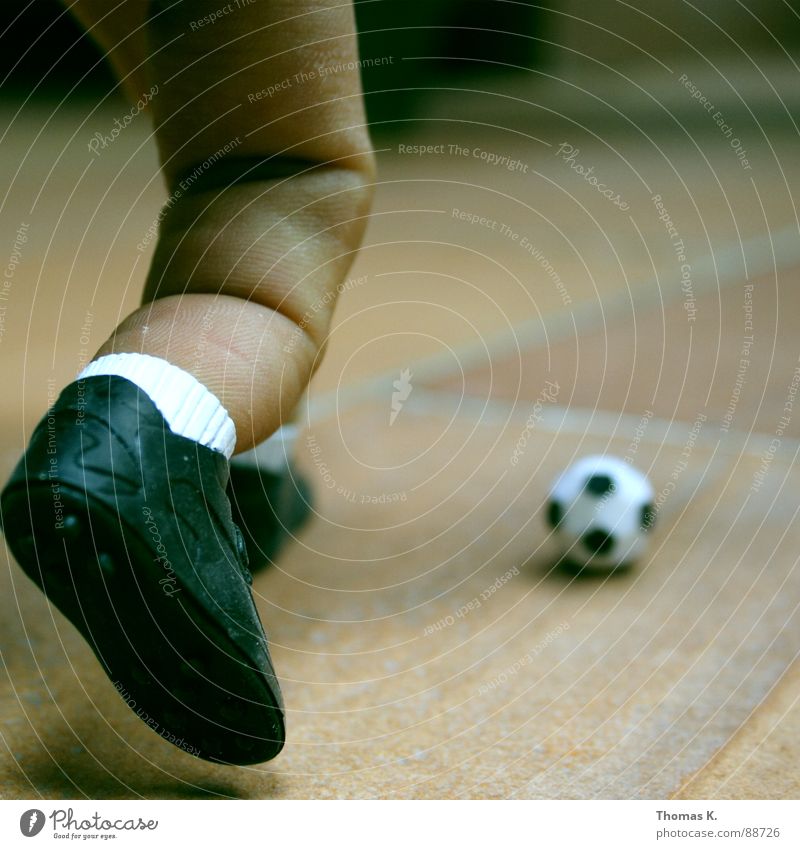 finger ball Fingers Footwear Sneakers Ball sports Soccer Gate Feet Legs fc next to it