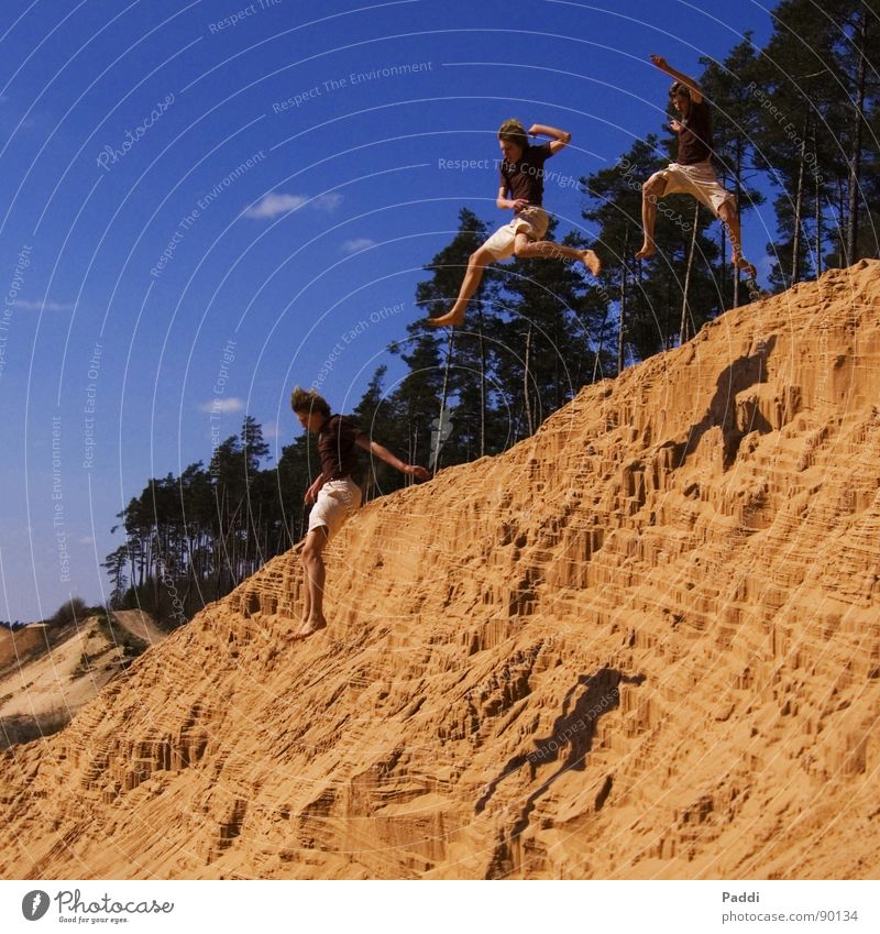 Stunt in the sand Beach Cliff Jump Summer Clear Sandbox Long jump Altimeter Far-off places Large Action Leisure and hobbies Relaxation Friendship Crazy Reckless
