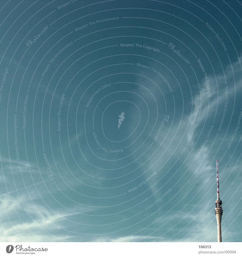 MINIMAL_CORNER: VISIBLE RADIATION Radio (broadcasting) Dresden Radio waves Clouds Vail Antenna Striped Reddish white Above the clouds Tall Waves