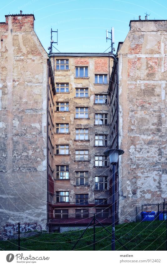 high-rise building Town Old town Skyline Deserted House (Residential Structure) High-rise Building Architecture Wall (barrier) Wall (building) Stairs Facade