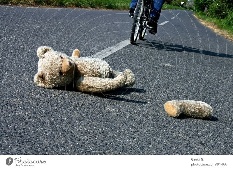 crash test teddy Accident First Aid Traffic accident Middle of the road Bicycle Bicycle tyre Tracks Teddy bear Toys Cuddly toy Doomed Median strip Amazed