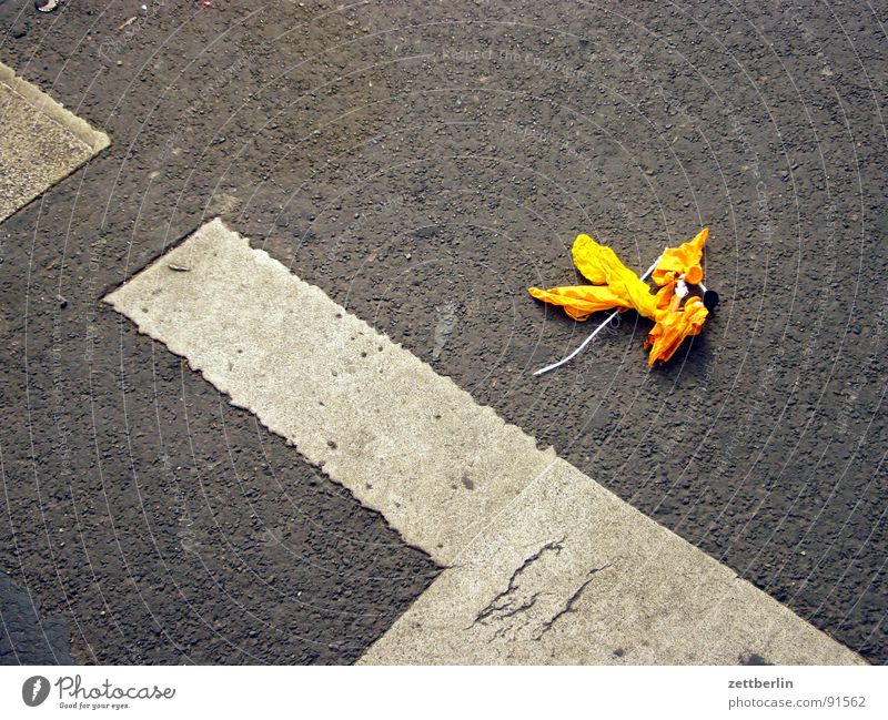 StVO : Road traffic regulations {f} = Highway Code Asphalt Cycle path Trash Throw away Shackled Lose Banana Balloon Street party Happiness