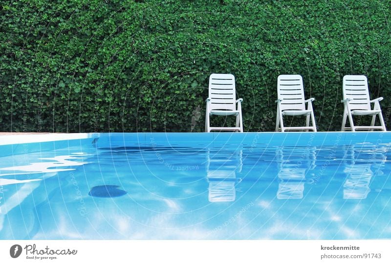 1...2...3...SPLASH. Swimming pool Green Leisure and hobbies Calm Vacation & Travel Hotel Garden chair Reflection Hedge Italy Sunbathing Refrigeration